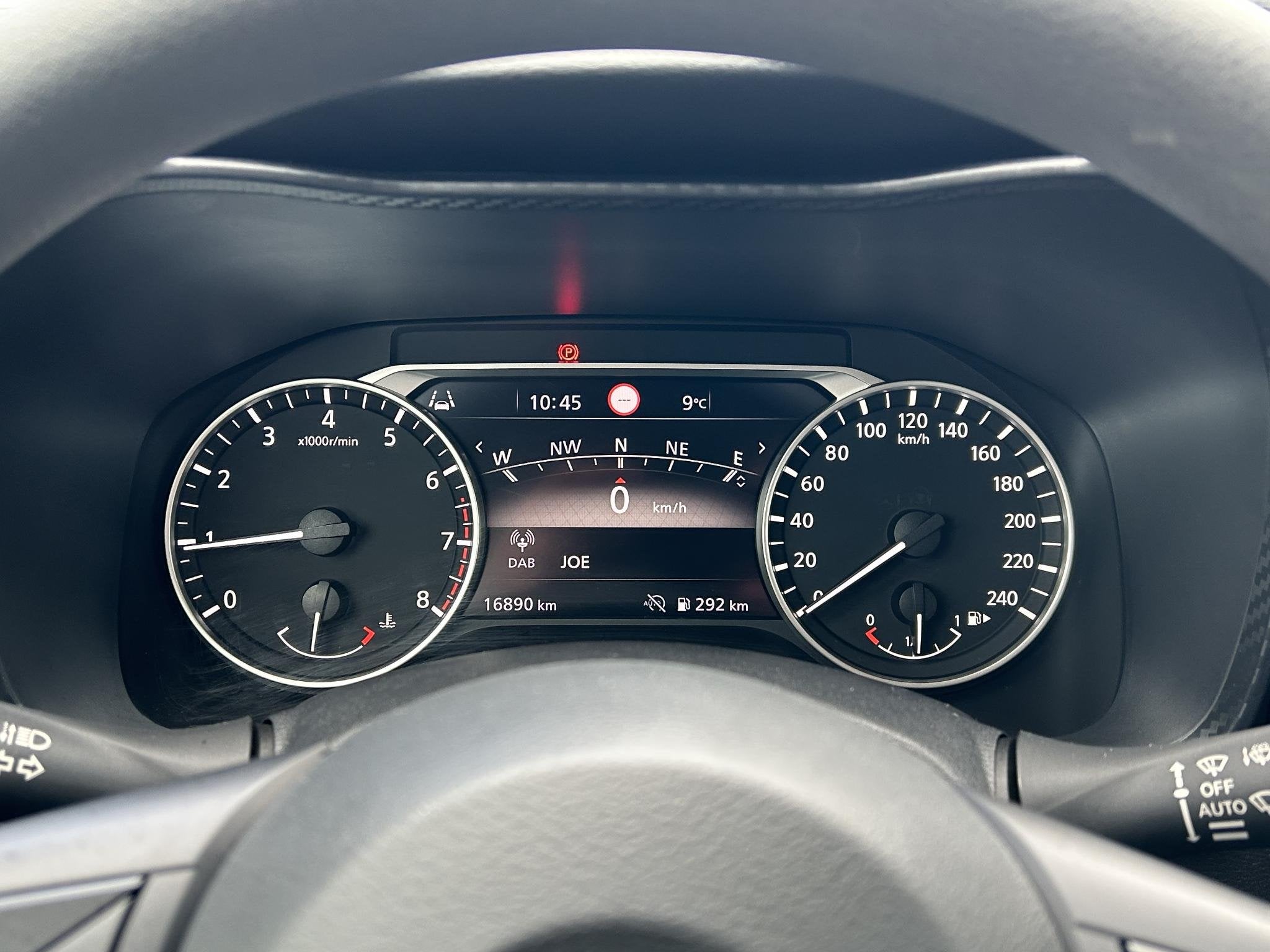 Foto 12 van Nissan Juke 1.0 DIG-T Acenta Handgeschakeld / Allseason band