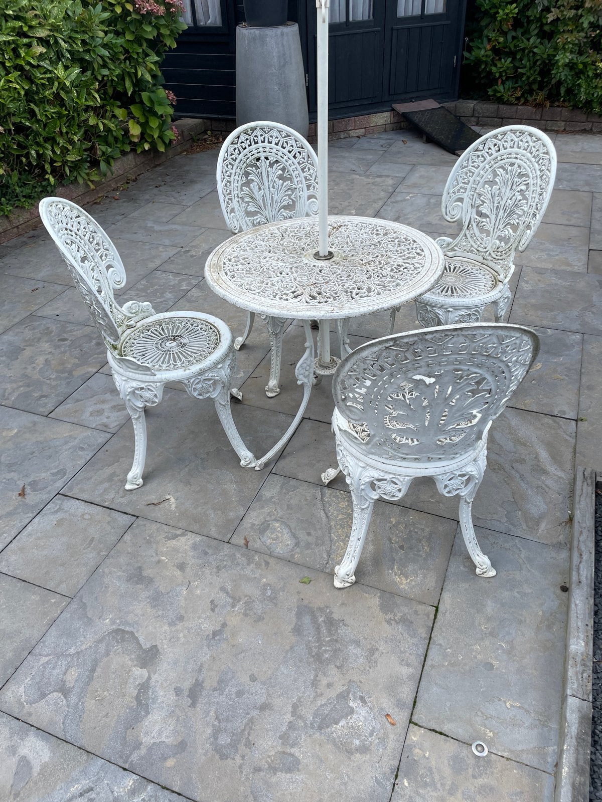 Witte gietijzeren tuinset met 4 stoelen en tafel, Gebruikt, Eettafel, Ophalen of Verzenden, Tuinset