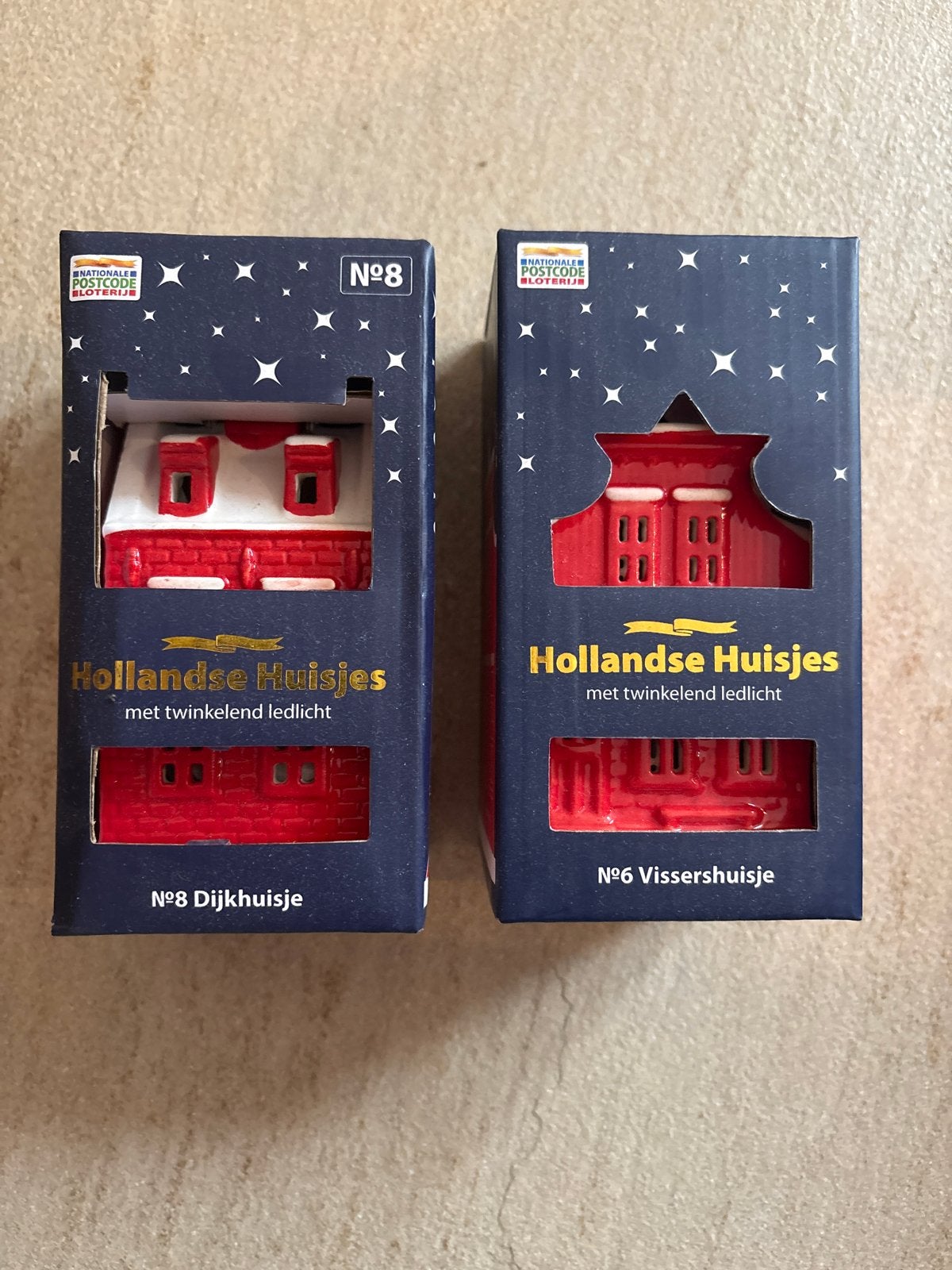 Hollandse Huisjes Postcode Loterij - Dijk- en Vissershuisje, Nieuw, Ophalen of Verzenden, Landelijk, Rood