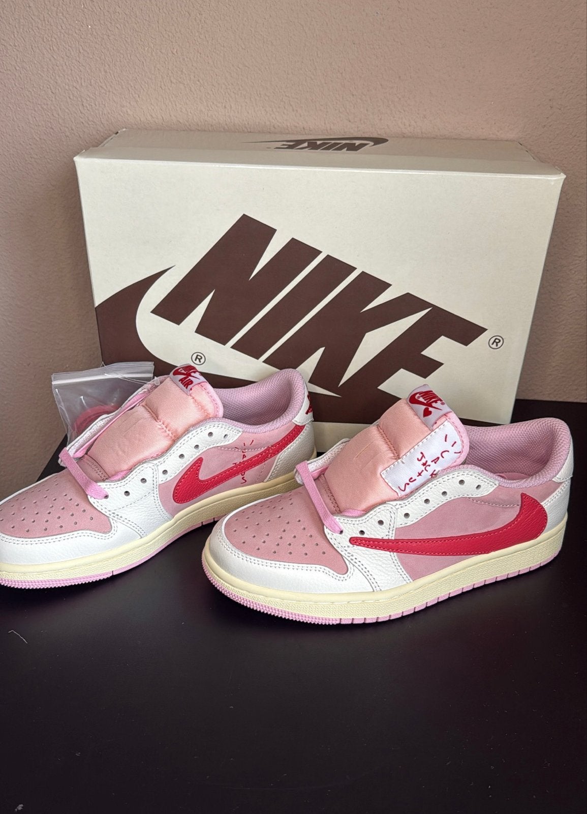 Nike Travis Scott Muslin Shy - 36 / 37.5/38/39/40/41/43, Ophalen of Verzenden, Nieuw, Roze, Sneakers of Gympen