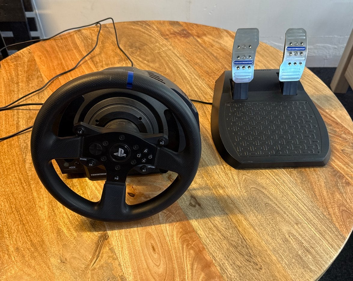 Thrustmaster T300 RS racestuur met pedalen, Spelcomputers en Games, Ophalen, Gebruikt, Stuur of Pedalen, PlayStation 4