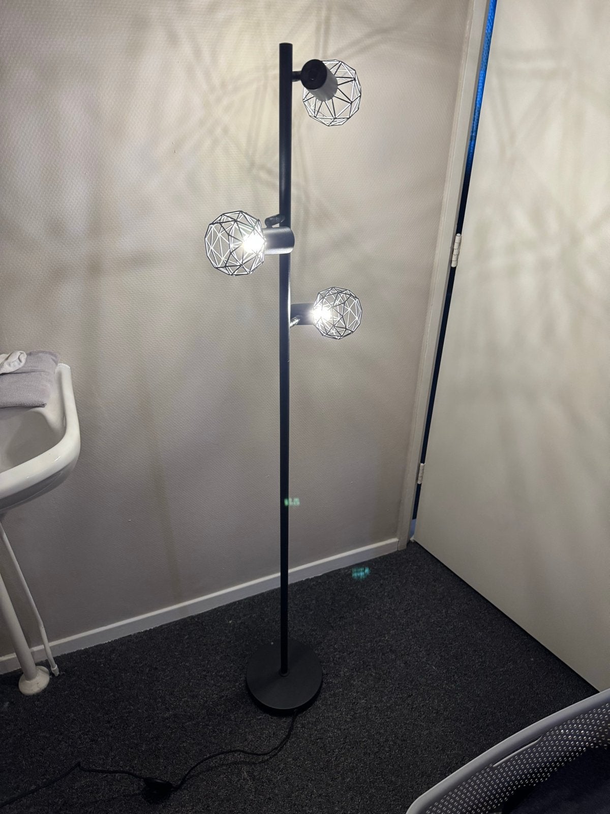 Vloerlamp met Voetschakelaar, Ophalen, Zo goed als nieuw, Metaal, 150 tot 200 cm