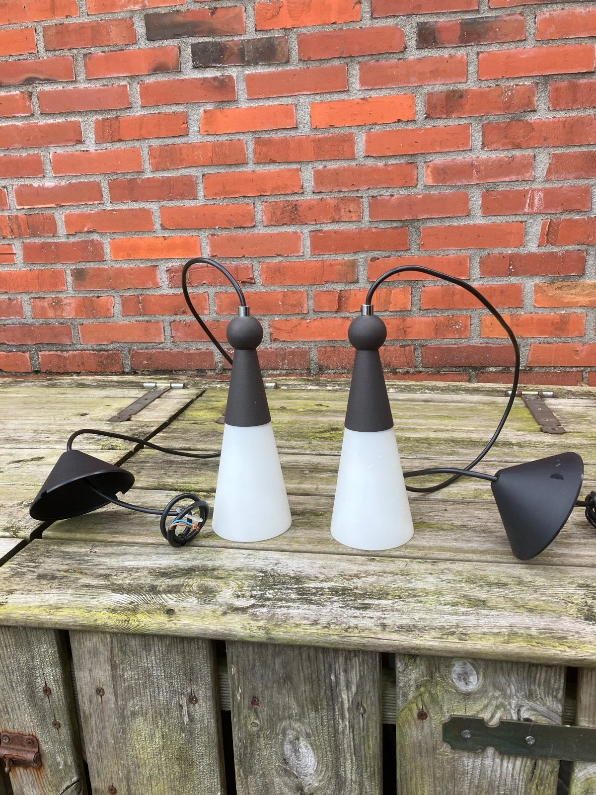 Set van 2 moderne hanglampen met matzwarte en glazen kap, Huis en Inrichting, Ophalen of Verzenden, Gebruikt, Glas, E27 (groot)