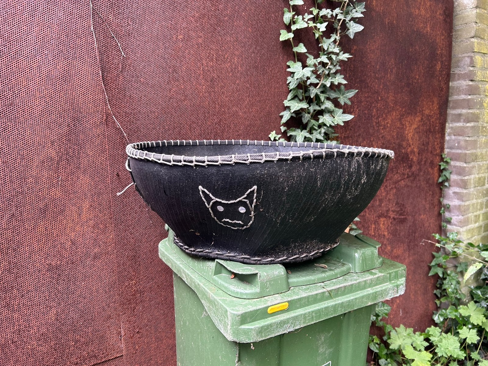 Unieke handgemaakte rubberen honden of kattenmand, Ophalen, Gebruikt, Overige