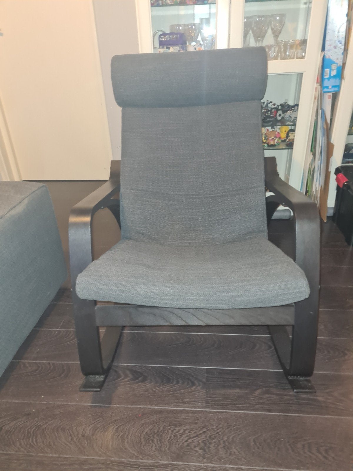 IKEA POÄNG Schommelstoel zwartbruin/Skiftebo donkergrijs, Ophalen, Zo goed als nieuw, Stof, Eén