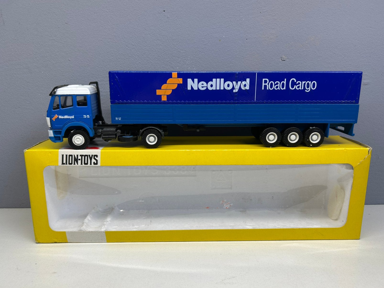 Lion toys car Mercedes EPS Nedlloyd Road Cargo witte velgen., Ophalen of Verzenden, Zo goed als nieuw, Bus of Vrachtwagen, Lion Toys