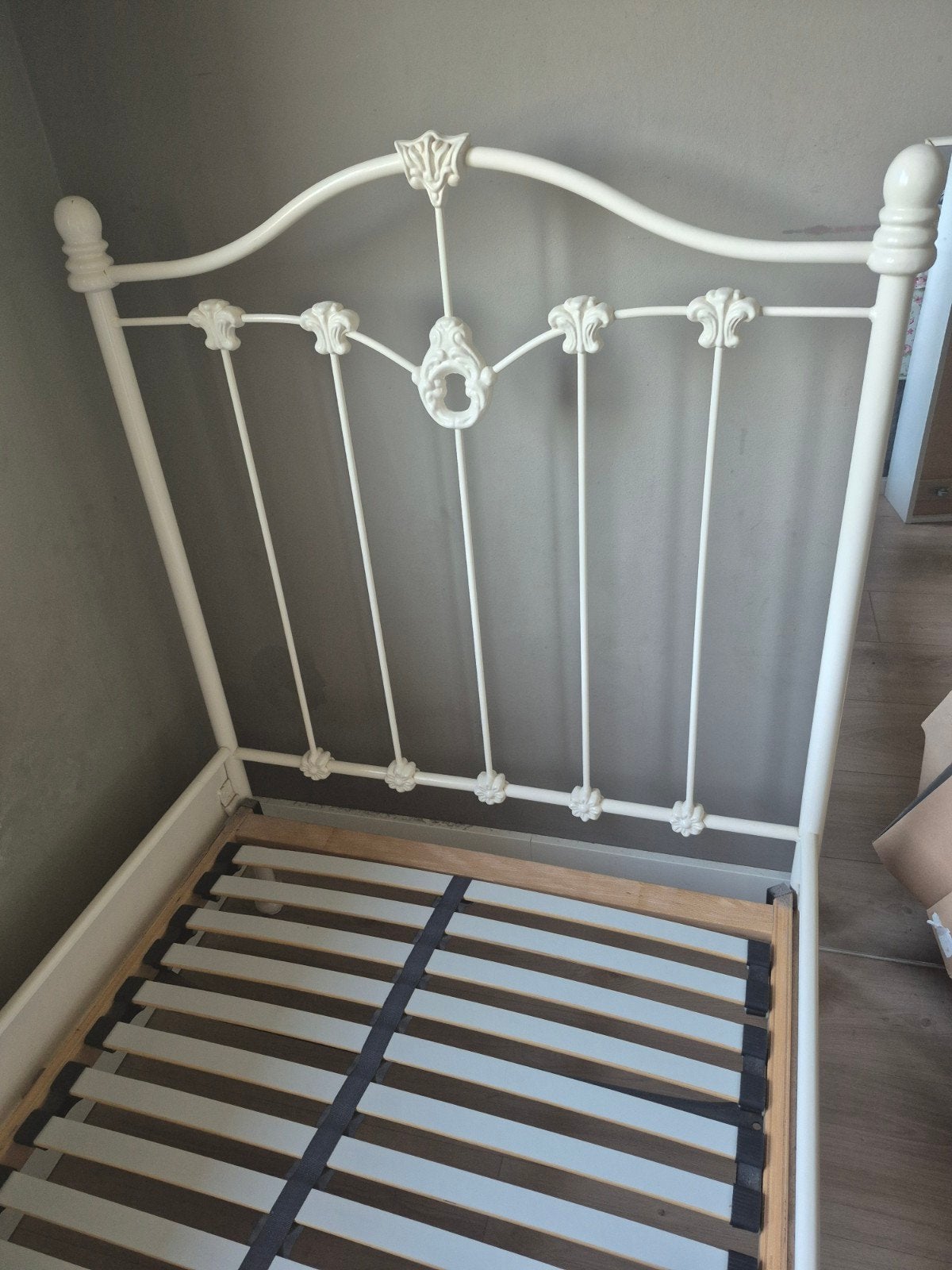 Wit metalen bed met lattenbodem - 90x200 cm, Huis en Inrichting, Ophalen, 90 cm, Eenpersoons, Wit
