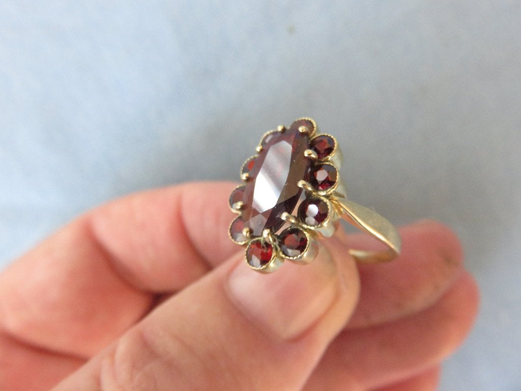 Antieke ring met granaat stenen in 8 karaat goud, Sieraden, Tassen en Uiterlijk, Antieke sieraden, Ophalen of Verzenden, Goud