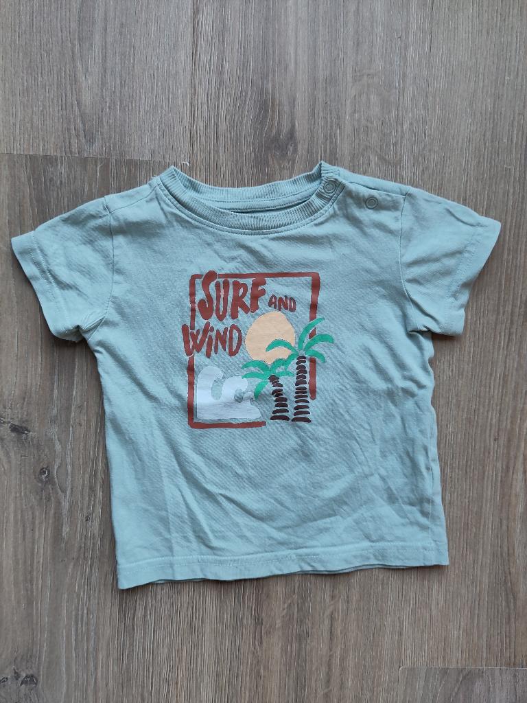 Lichtblauw tshirt met print Surf-wind maat 86, Kinderen en Baby's, Babykleding | Maat 86, Zeeman, Ophalen of Verzenden, Zo goed als nieuw