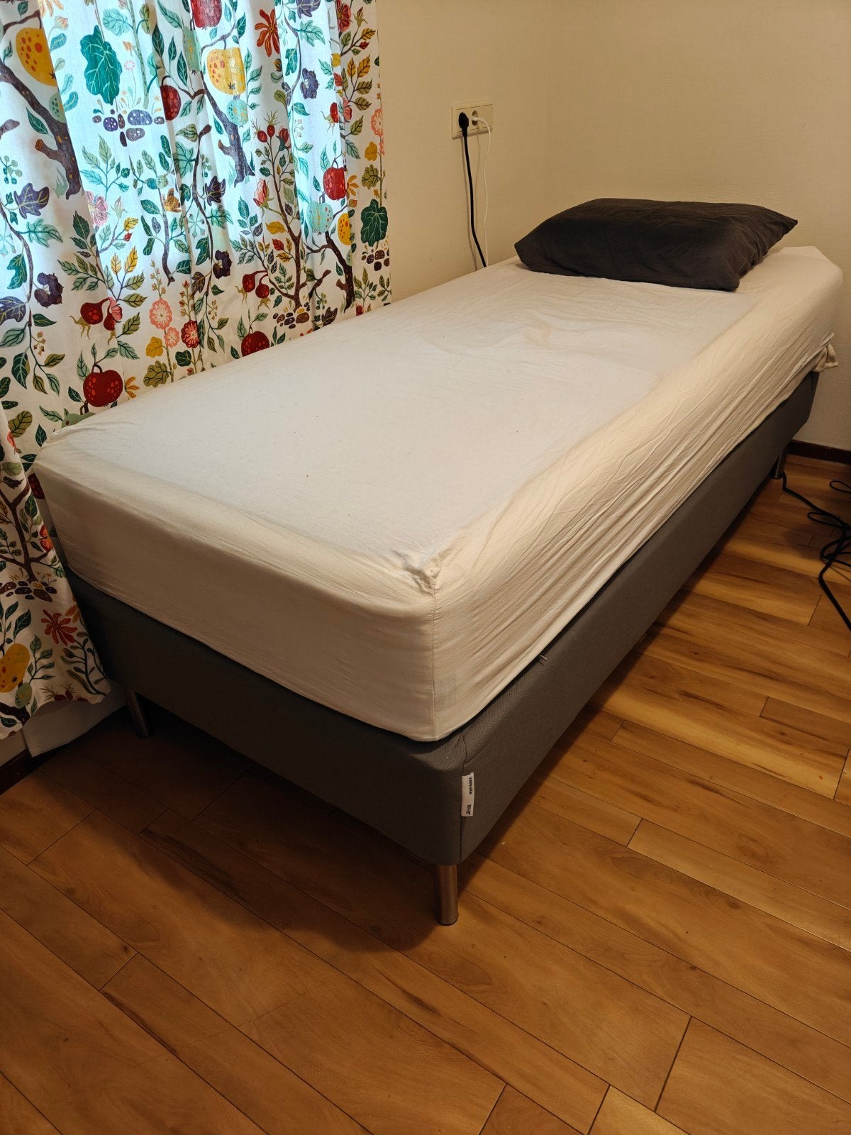 IKEA Eenpersoonsbed 200x90cm - Zo goed als nieuw, Ophalen, 90 cm, Eenpersoons, Zo goed als nieuw
