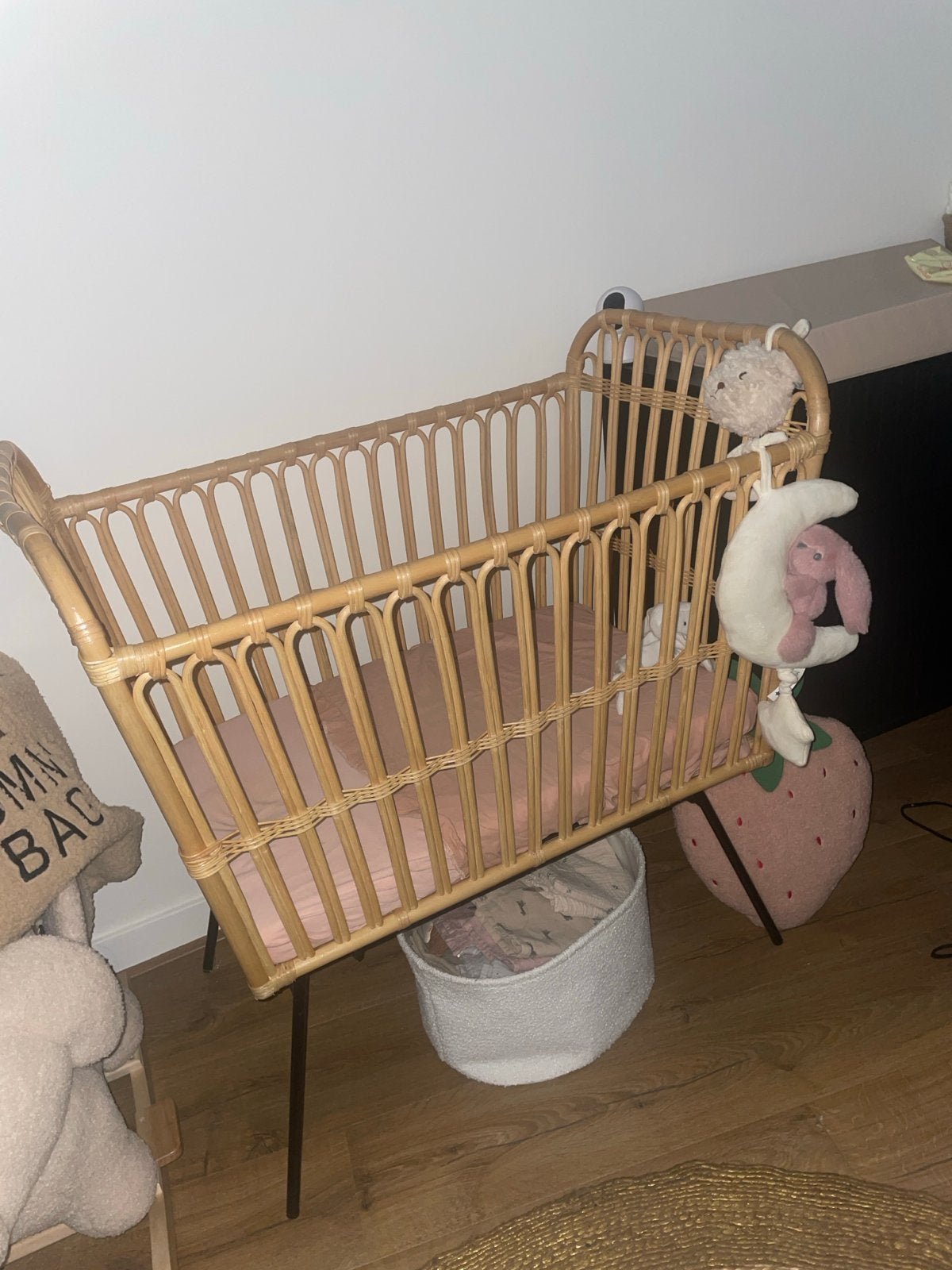 Rotan wiegje met matrasje, Kinderen en Baby's, Babywiegjes en Ledikanten, Ophalen of Verzenden, Zo goed als nieuw, Wieg