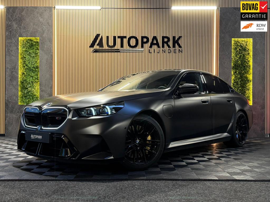 BMW 5-serie M5 CARBON|KERAMISCH|AKRA|BOWERS & WILKNIS|727PK|, Automaat, Gebruikt, 2000 kg, 4395 cc