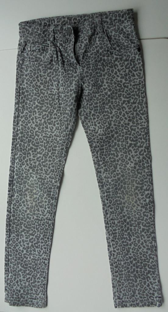 Bizzy grijze jeans maat 134 met tijgerprint en knoopelastiek, Broek, Gebruikt, Meisje, Ophalen of Verzenden