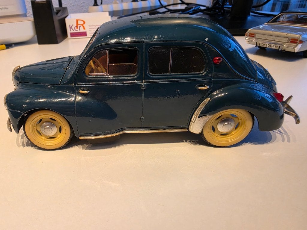 Renault 4 cv 1/18, Ophalen of Verzenden, Gebruikt, Auto, Solido
