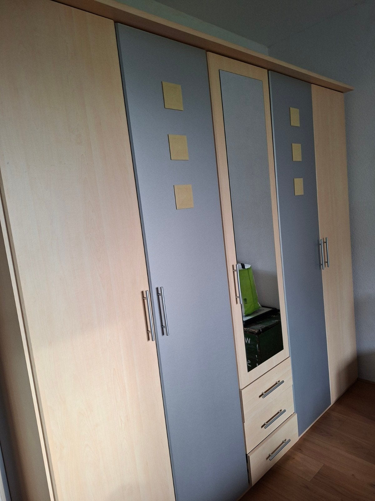 Ruime linnenkast met spiegel en lades (220x195x60 cm), Ophalen, Gebruikt, 200 cm of meer, 150 tot 200 cm