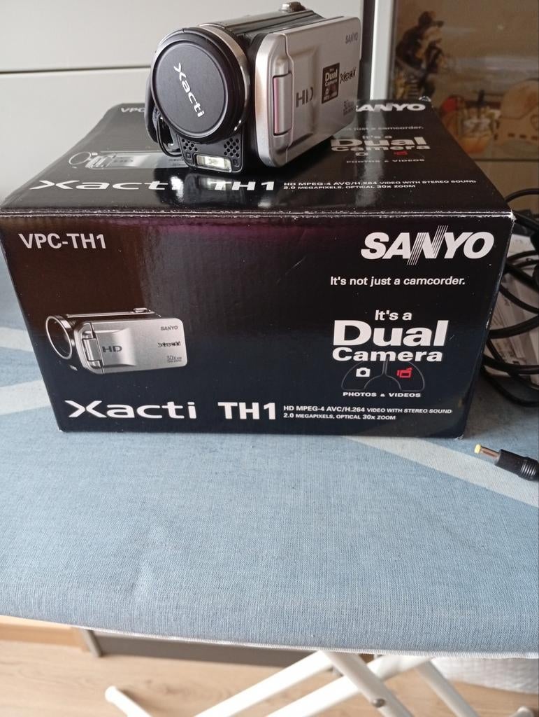 Sanyo Xacti VPC-TH1 HD Dual Camera - Zo goed als nieuw, Audio, Tv en Foto, Videocamera's Digitaal, Zo goed als nieuw, Camera, Overige merken