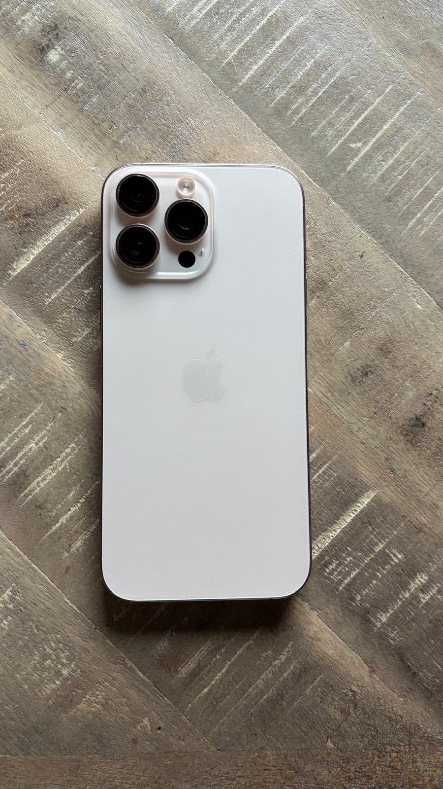 iPhone 16 Pro Max 256GB - + hoesjes, Ophalen, Zo goed als nieuw, 256 GB, IPhone 16 Pro Max