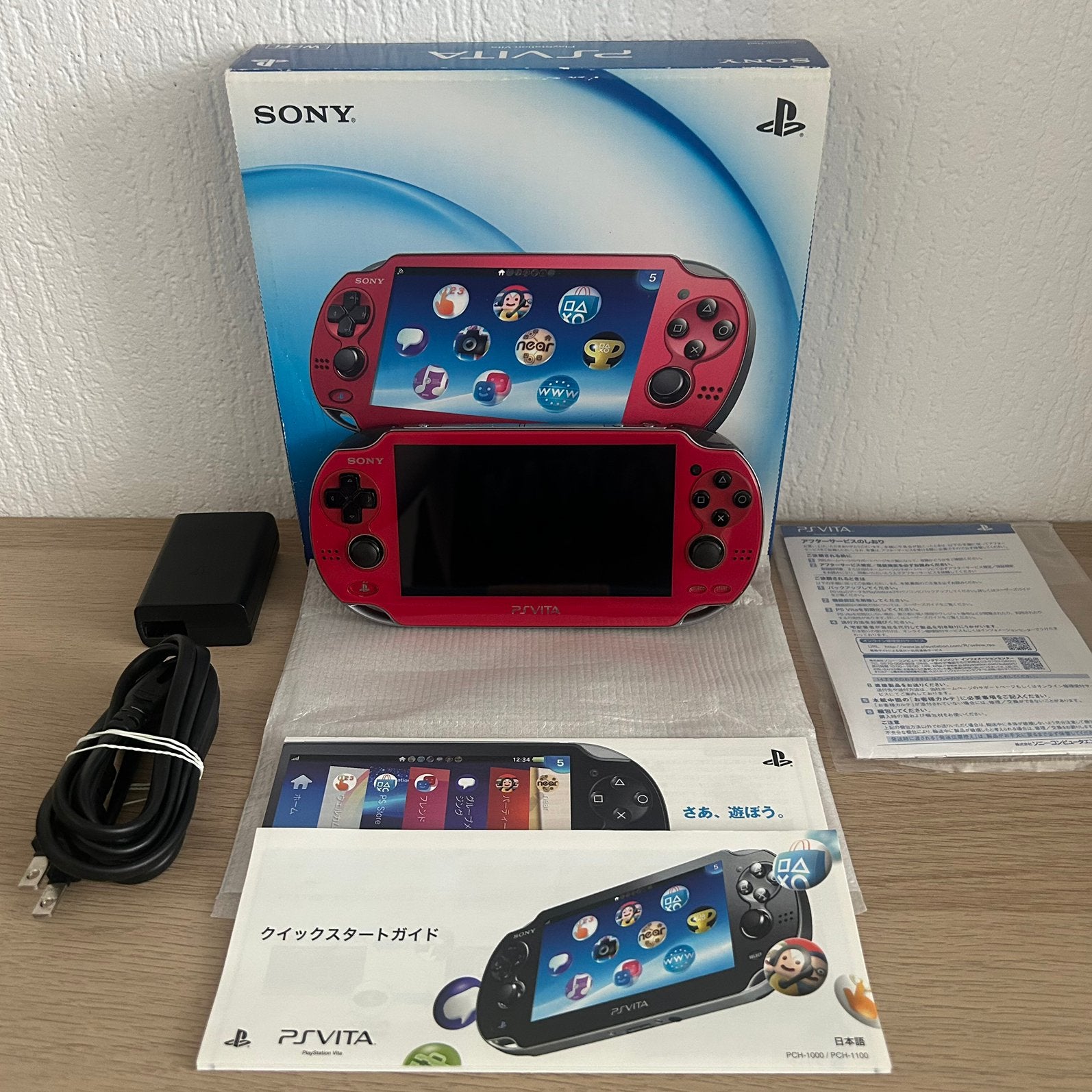PlayStation Vita Cosmic Red PCH-1000 OLED, Spelcomputers en Games, Verzenden, Zo goed als nieuw