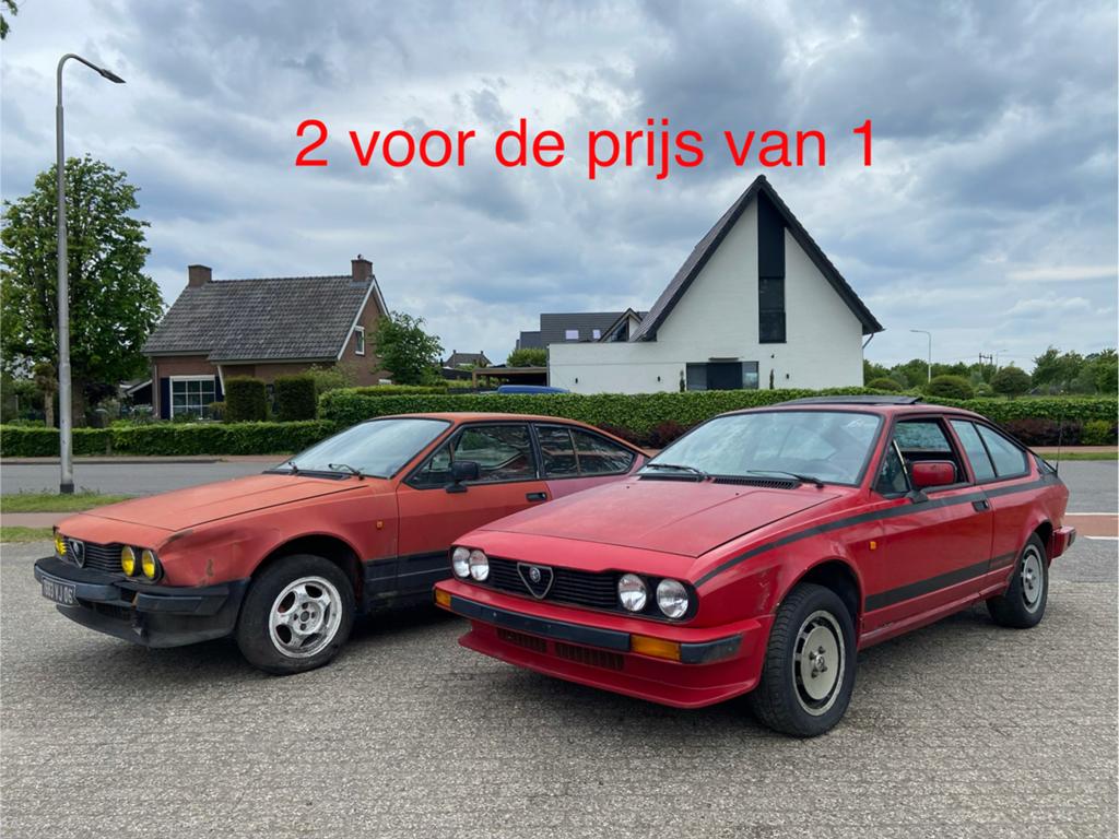 2x Alfa Romeo GTV - 1x motor loopt - 1982 en 1985 - Project, Auto's, Bedrijf, Handgeschakeld, Grijs, Alfa Romeo