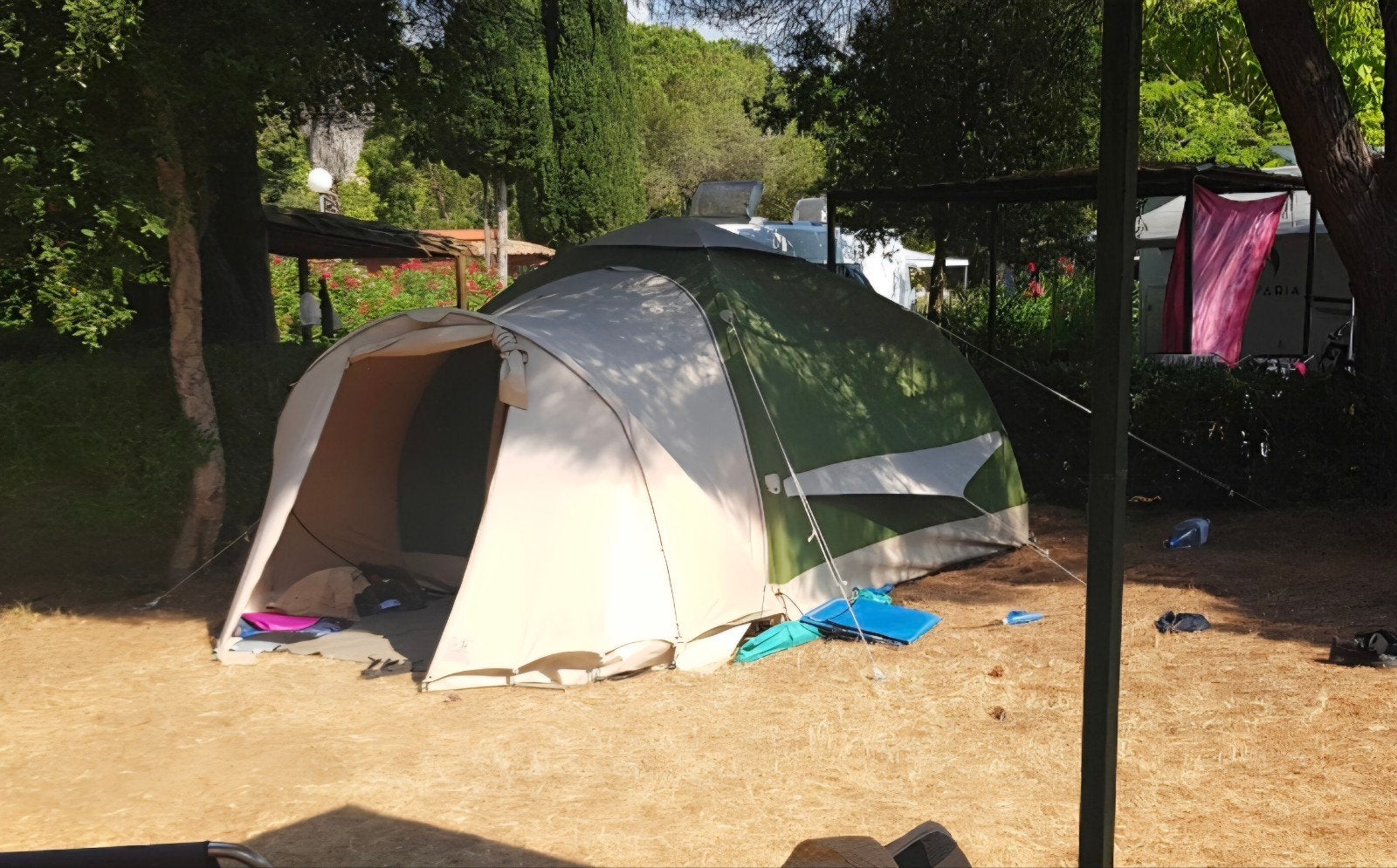 Groene karsten tent met afsluitbare voortent., Ophalen, Gebruikt, Tot en met 3