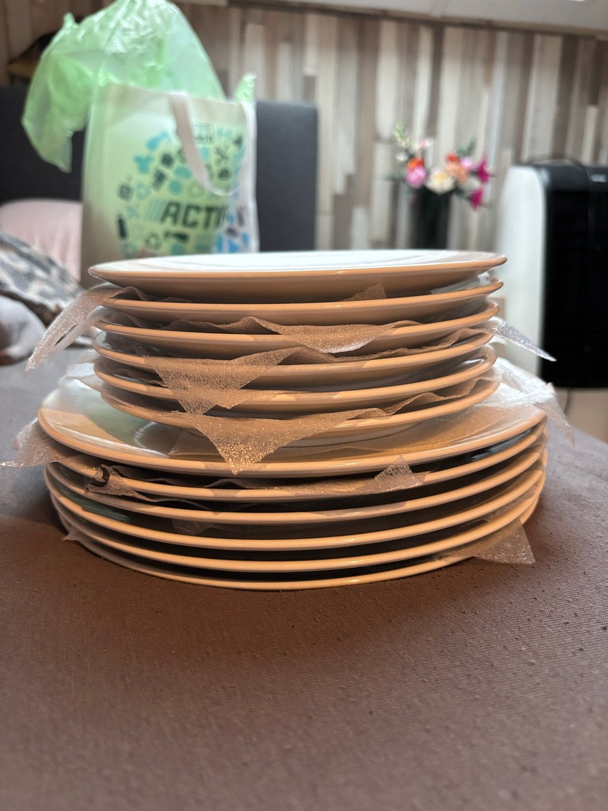 IKEA Eetborden - Set van 12 stuks, wit, zo goed als nieuw, Huis en Inrichting, Ophalen, IKEA, Bord(en), Modern
