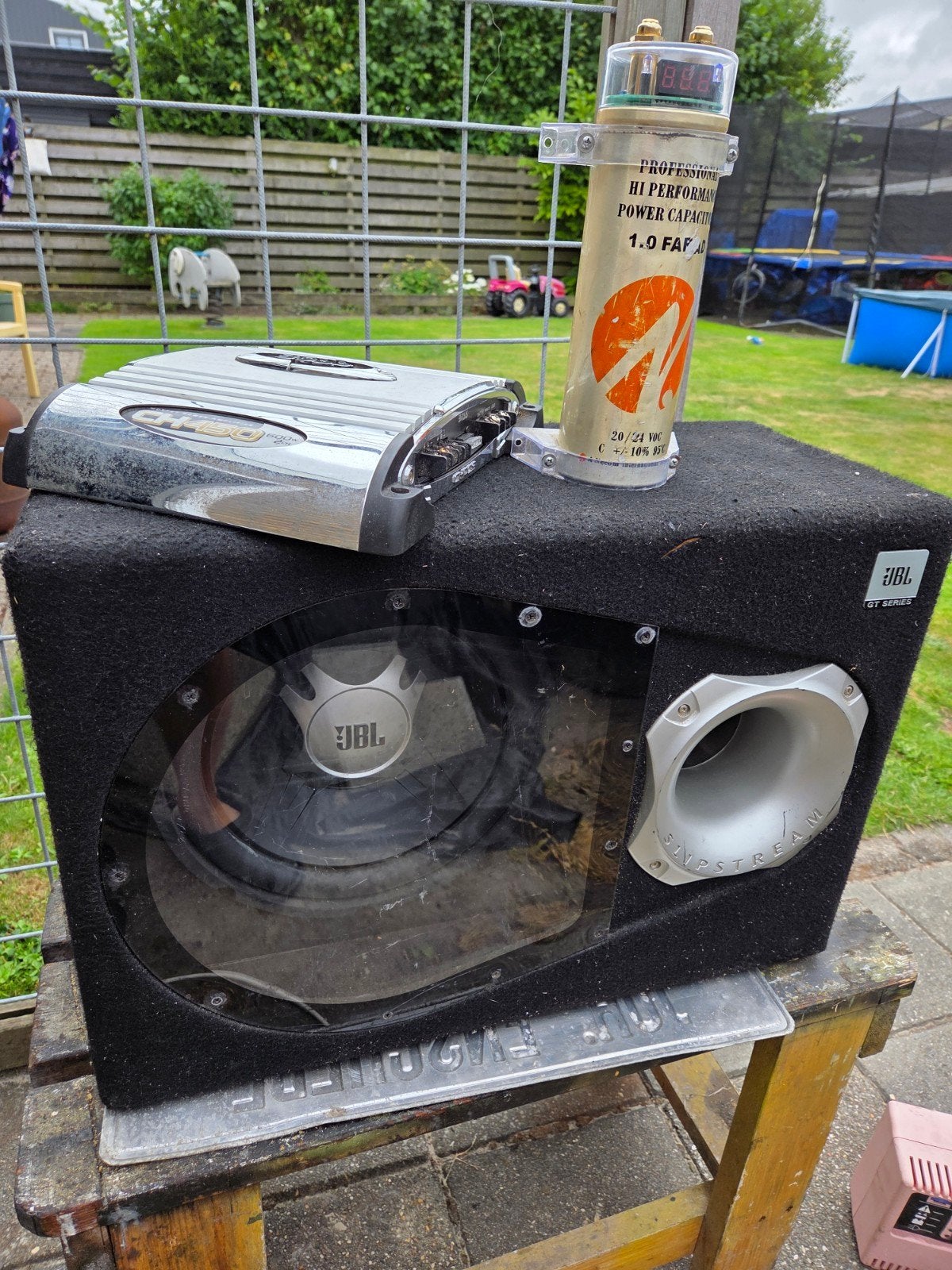Jbl gt5-1204BP subwoofer met Boss versterker en condusator., Ophalen of Verzenden, Gebruikt