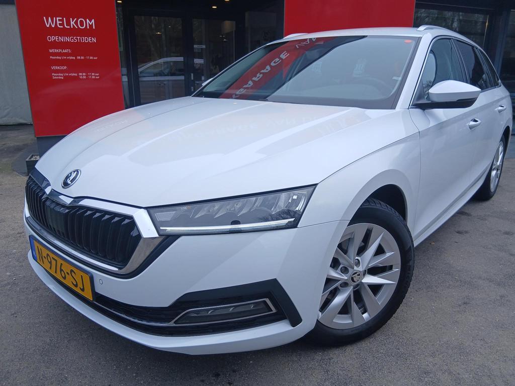 Skoda Octavia Combi 1.0 TSI Business Edition Trekhaak Camera, 12 maanden, Stof, Gebruikt, Wit