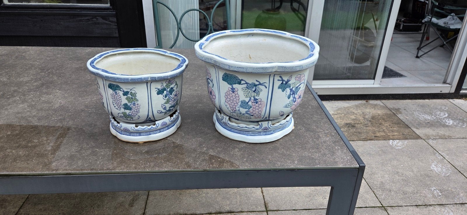 Set van 2 Chinese Porseleinen Bloempotten met Schotel, Antiek en Kunst, Antiek | Vazen, Ophalen