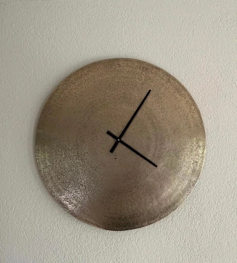Light & Living Klok Goud 60 cm - Zo goed als nieuw, Ophalen, Zo goed als nieuw, Analoog, Wandklok