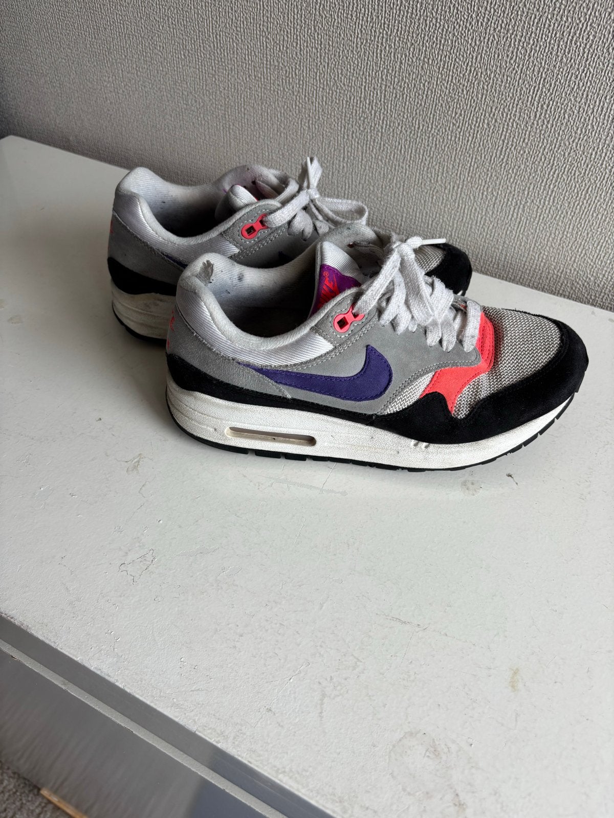 Nike WMNS Air Max 1 "Court Purple / Pink Flash", Kleding | Dames, Ophalen of Verzenden, Sneakers of Gympen, Roze, Gedragen