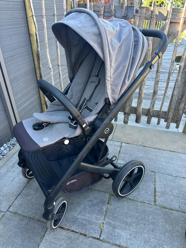 Complete Cybex kinderwagenset grijs/zwart - Vanaf geboorte, Zo goed als nieuw, Combiwagen, Met autostoeltje, Ophalen