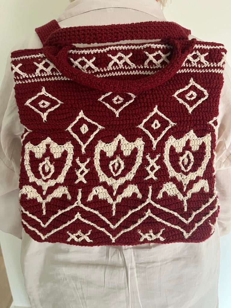 Fraaie gehaakte rugtas met tulpmotief en voering, Overige merken, 25 tot 40 cm, Nieuw, Ophalen of Verzenden