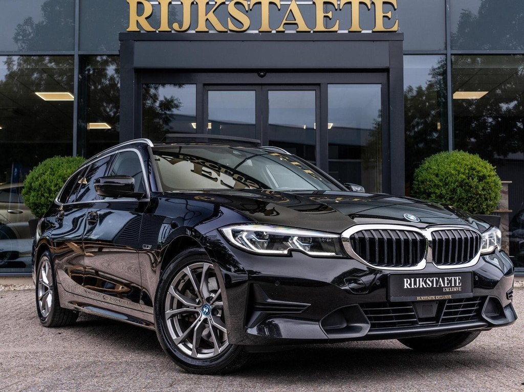 BMW 3-serie Touring 320e xDrive|PANO|SFEER|CAMERA|ACC|17'', 1998 cc, Gebruikt, 4 cilinders, Zwart