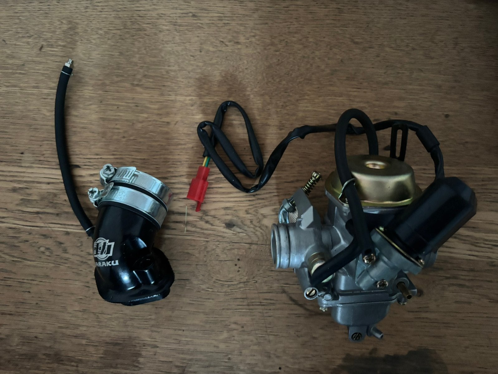 24mm carburateur voor GY6 Euro 2 + Naraku spruitstuk (nieuw), Fietsen en Brommers, Brommeronderdelen | Algemeen, Ophalen of Verzenden
