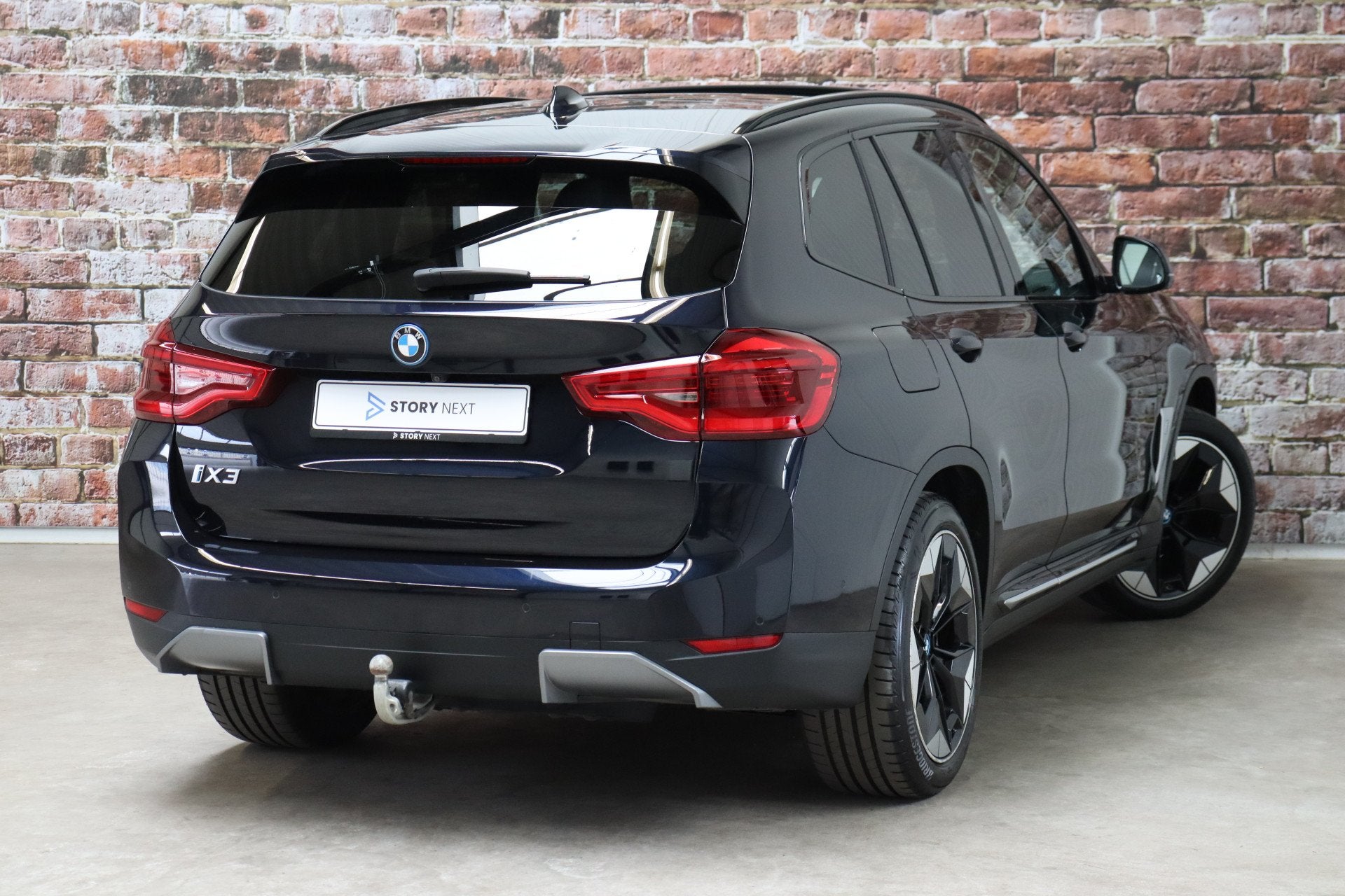 BMW iX3 High Executive 80 kWh Automaat / SoH 97% / Driving A, Auto's, Automaat, Dealer onderhouden, Achterwielaandrijving, Gebruikt