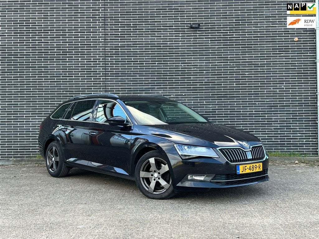 Skoda Superb Combi 1.6 TDI Ambition Business DSG, Clima!, Auto's, Euro 6, 4 cilinders, Zwart, Origineel Nederlands
