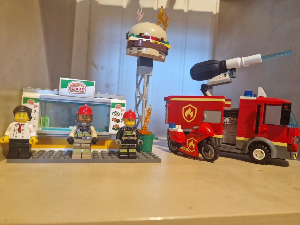 Lego Brandweer Set met Doos - Compleet 60214, Ophalen of Verzenden, Zo goed als nieuw, Complete set, Lego