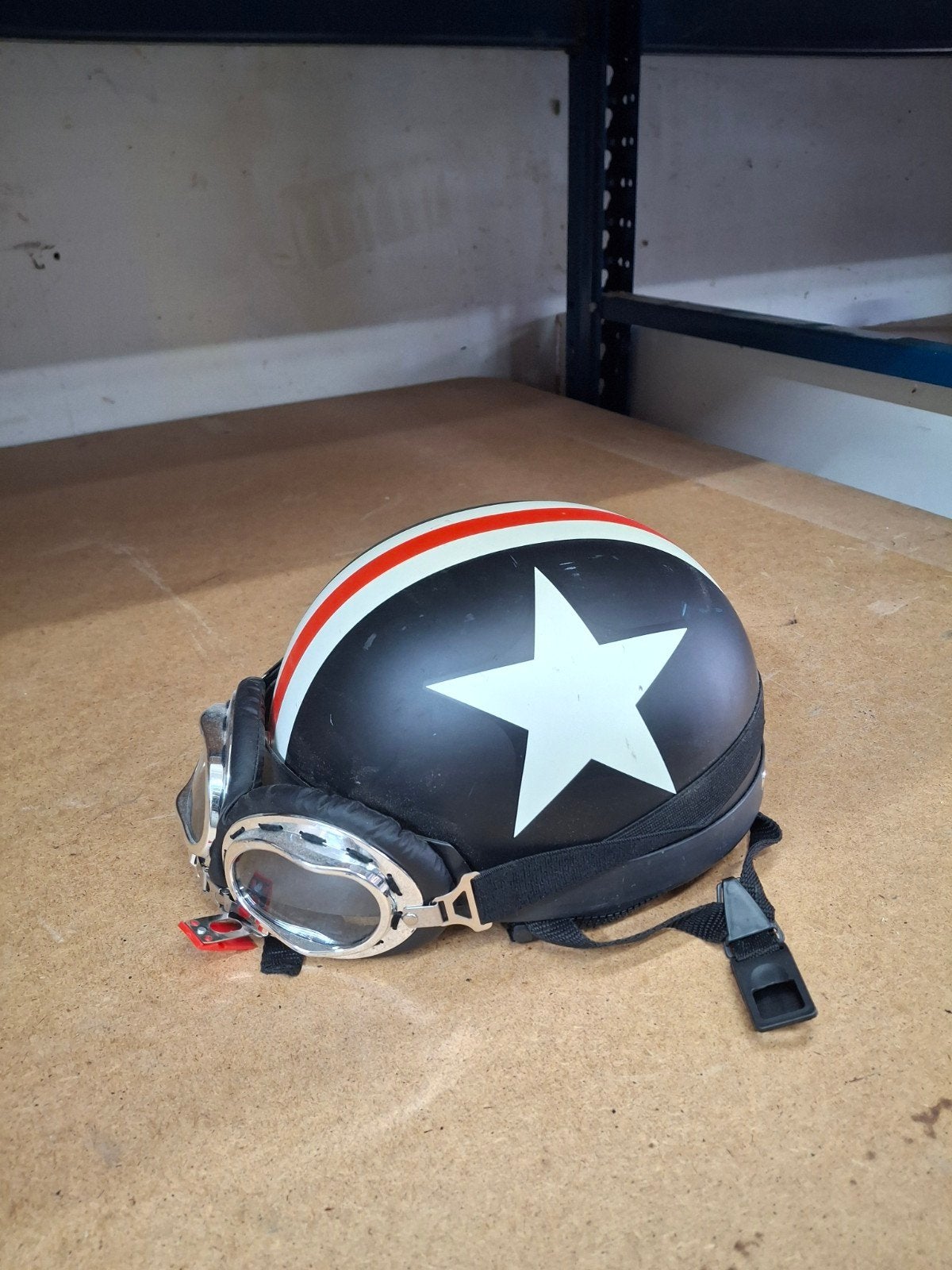 Bromfiets helm met ster en bril, Ophalen of Verzenden, Gebruikt, Medium