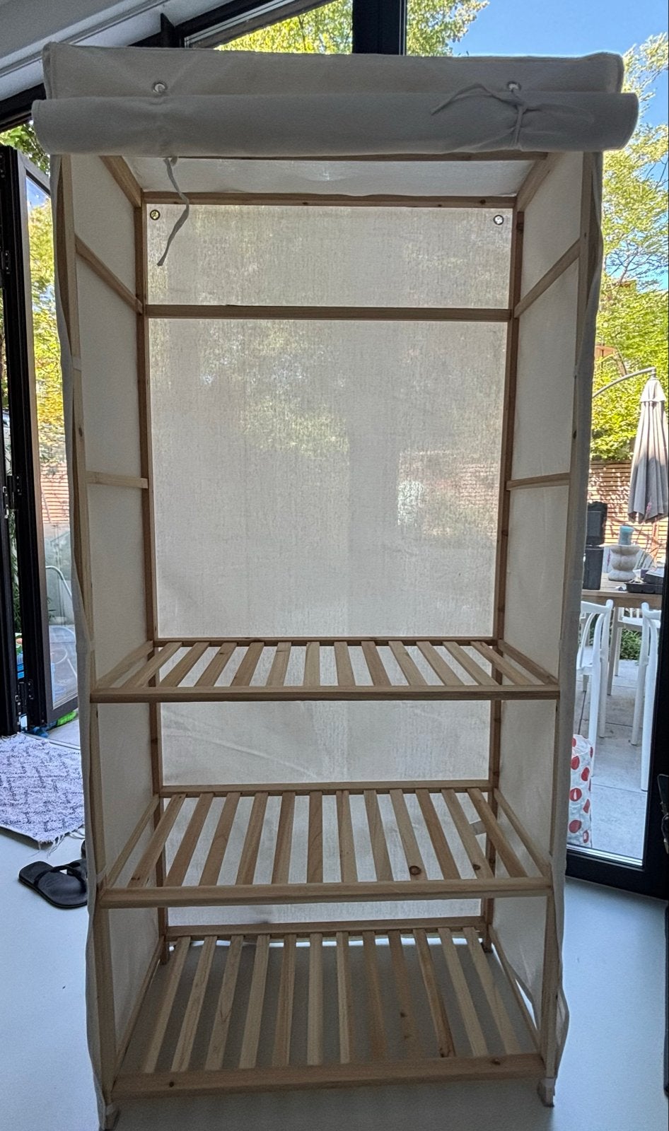 Kledingkast van hout met stoffen bekleding zo goed als nieuw, Ophalen, Met plank(en), 50 tot 100 cm, Zo goed als nieuw