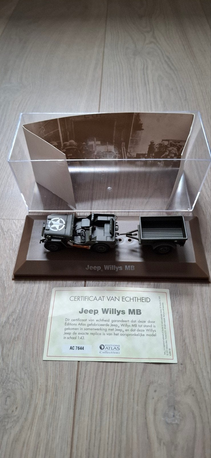 Jeep Willys MB schaalmodel met aanhanger - Atlas Editions, Ophalen of Verzenden, Zo goed als nieuw, Auto, Overige merken