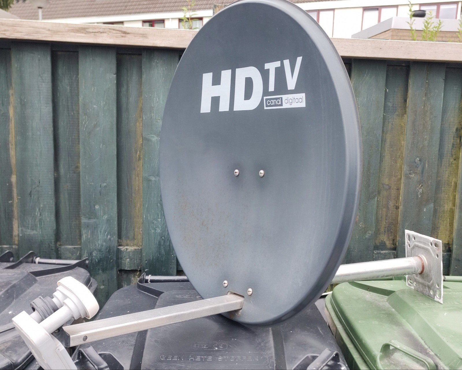 schotelantenne, compleet met muurbeugel en met LNB, Ophalen, Gebruikt, Overige merken
