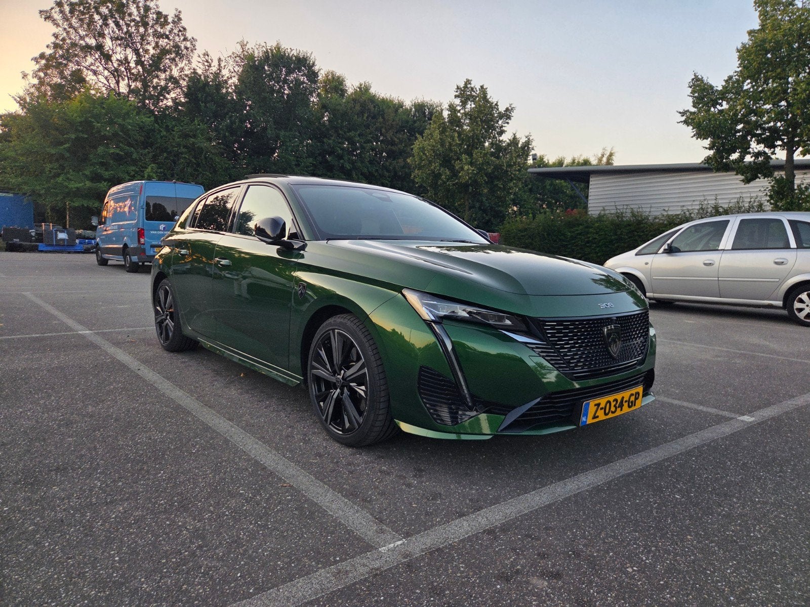 Peugeot 308 1.6 GT Hybrid 225pk E-eat8. lease overname, Auto's, 1608 kg, 4 cilinders, Parkeerassistent, Dealer onderhouden
