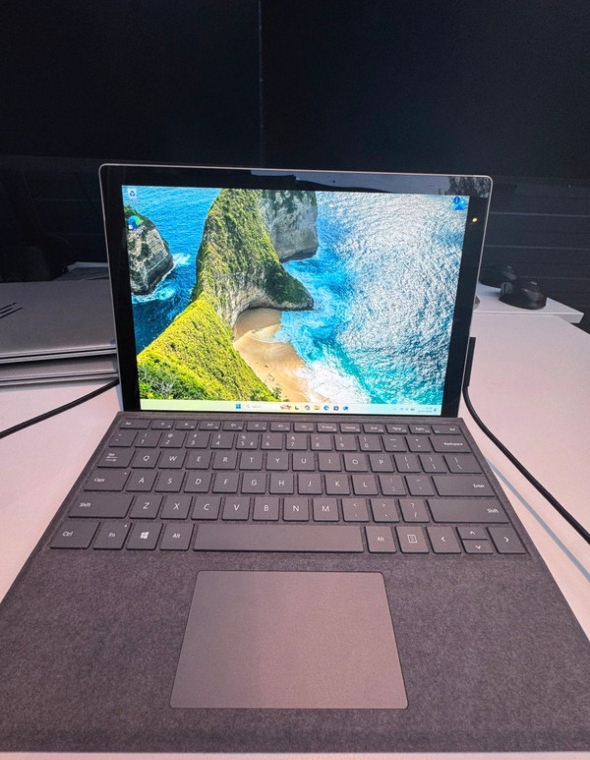 Microsoft Surface Pro 7 met oplader en toetsenbord, Computers en Software, 2 tot 3 Ghz, Qwerty, 8 GB, Ophalen of Verzenden