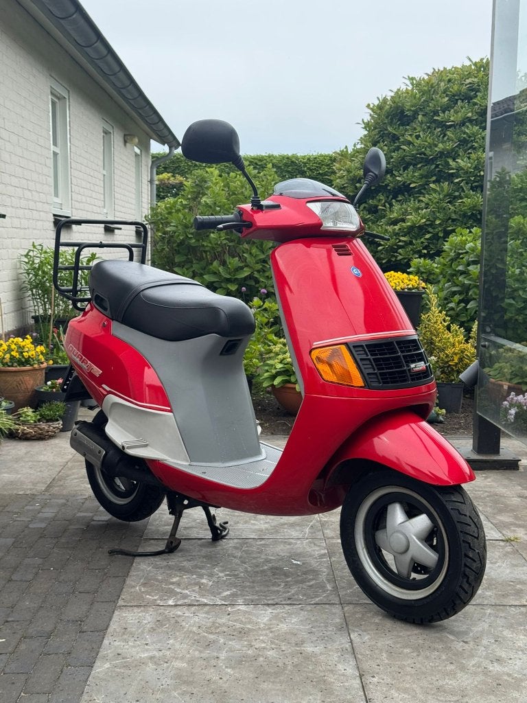 ️Piaggio Quartz 50cc 2 takt rood nieuwstaat 4215 Km️