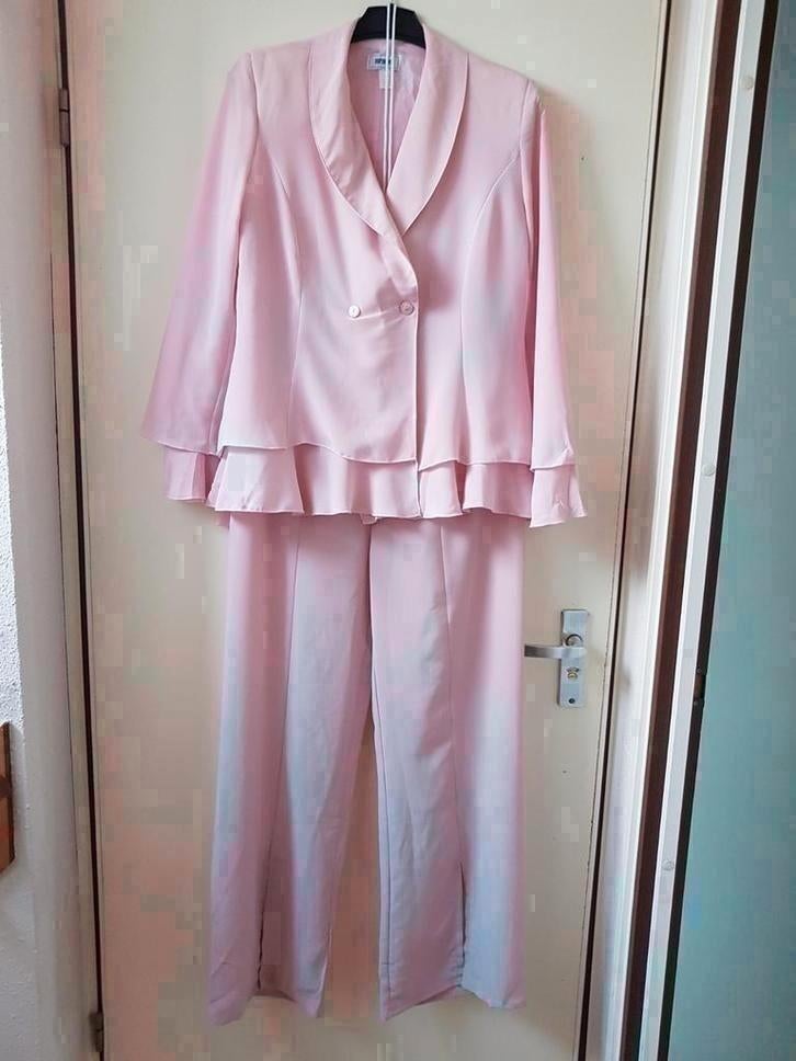 Kostuum met broek maat 40, Maat 38/40 (M), Kostuum of Pak, Nieuw, Ophalen of Verzenden