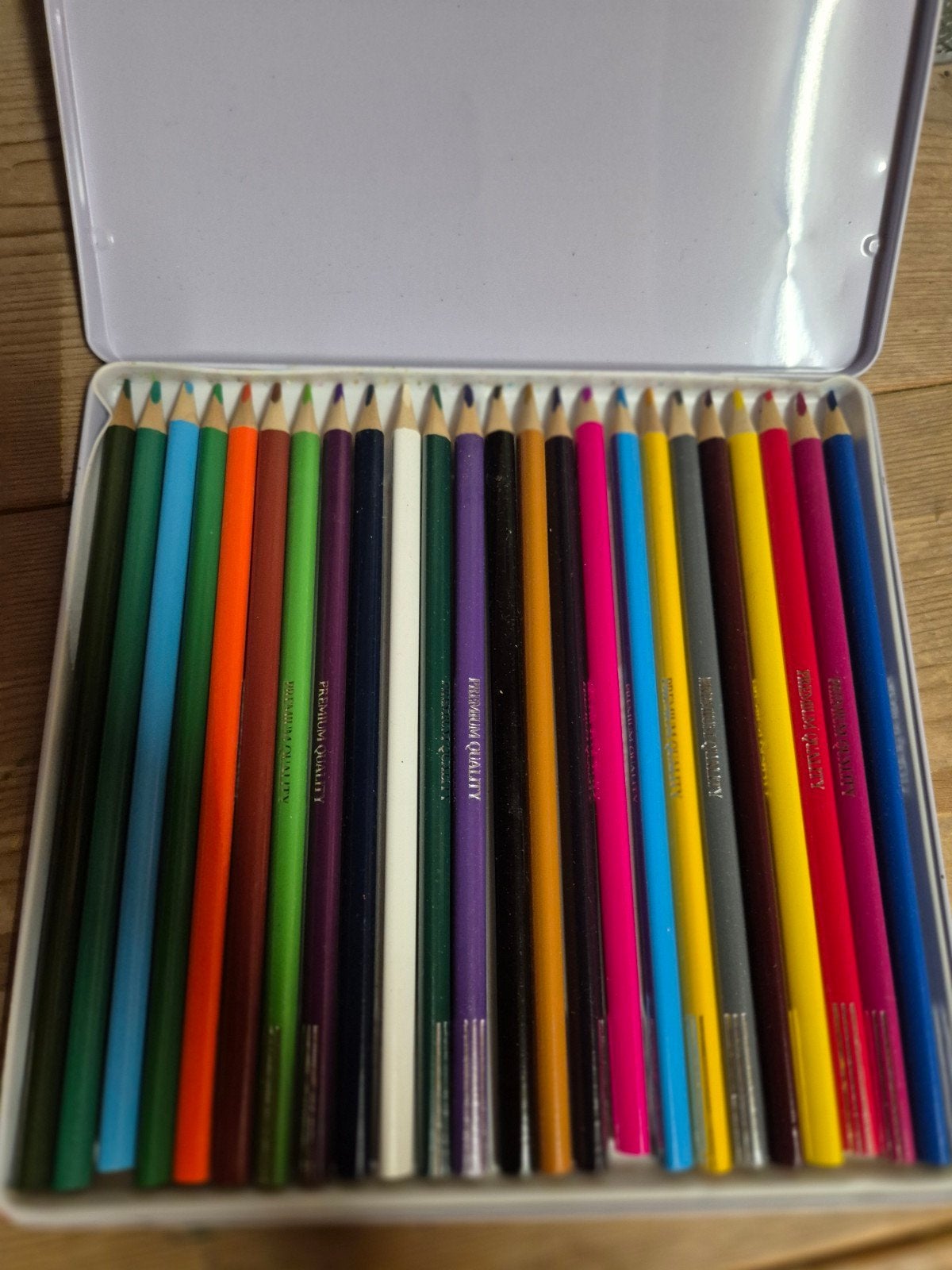24 Kleurpotloden in blik - Tijger design, Ophalen of Verzenden, Zo goed als nieuw, Potlood of Stift
