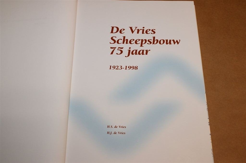 De Vries Scheepsbouw 75 Jaar — Aalsmeer, 1923-1998, Ophalen of Verzenden, Zo goed als nieuw