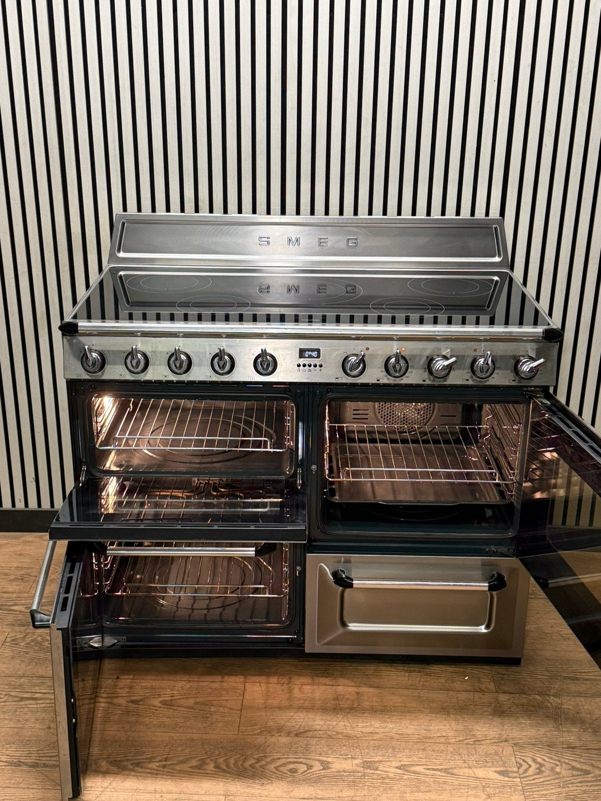 Luxe Smeg INDUCTIE Fornuis RVS met 3 ovens 110 cm, Witgoed en Apparatuur, Fornuizen, Fornello Esperta, Ophalen of Verzenden, Zo goed als nieuw