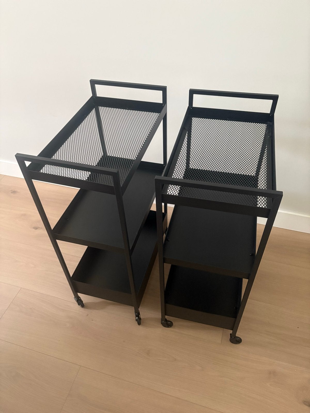 Set van 2 zwarte Ikea metalen trolley's Nissafors, Huis en Inrichting, Ophalen, Zwart, Zo goed als nieuw, Metaal