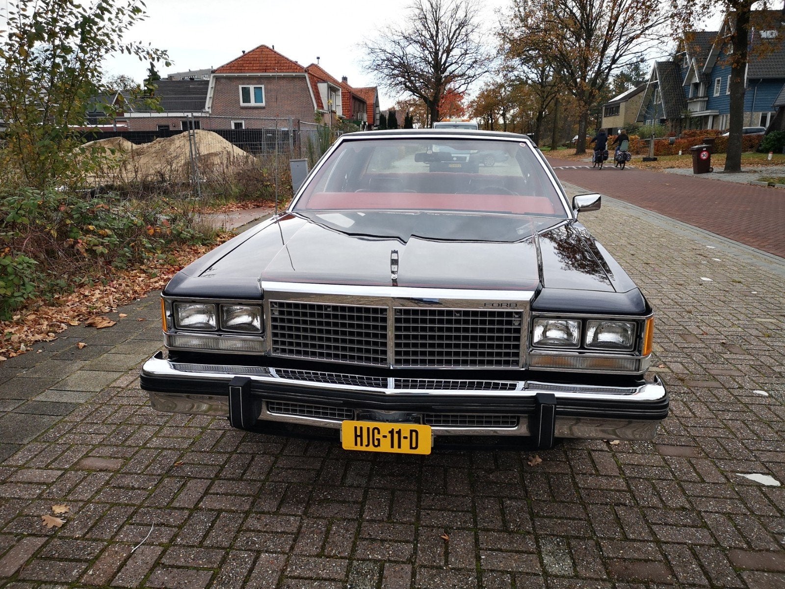 Ford LTD 5.0 V8 uit 1979 Zwarte sedan Europese uitvoering, foto 2